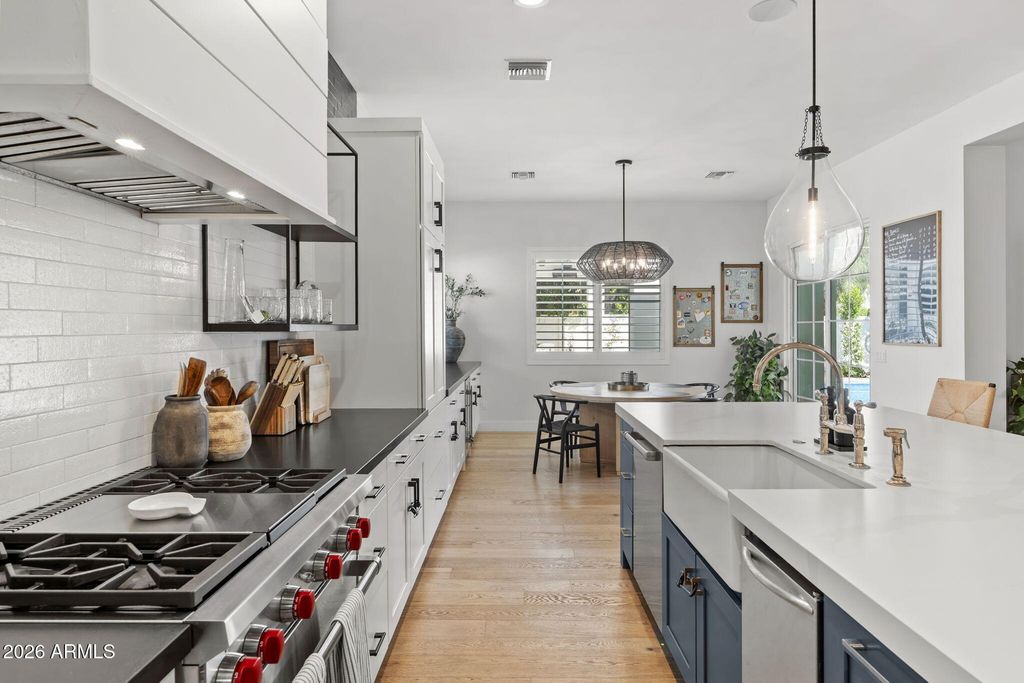 Image 14 of property listing at 8409 N DILLER GROVE Lane, Phoenix, AZ 85021