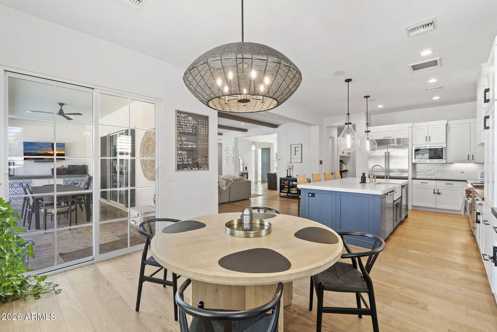 Image 16 of property listing at 8409 N DILLER GROVE Lane, Phoenix, AZ 85021