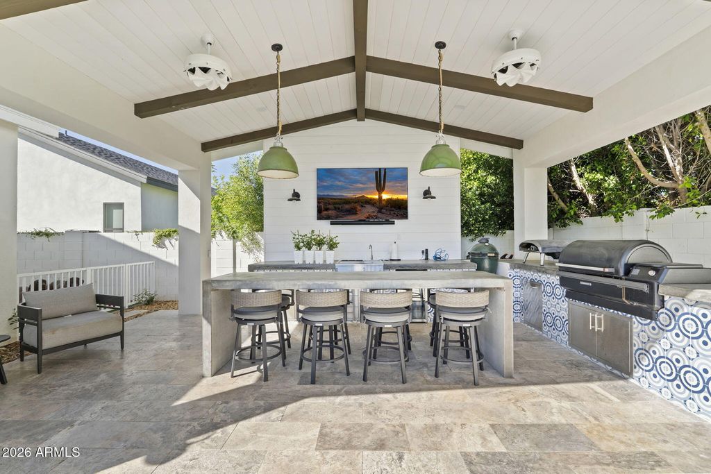 Image 2 of property listing at 8409 N DILLER GROVE Lane, Phoenix, AZ 85021