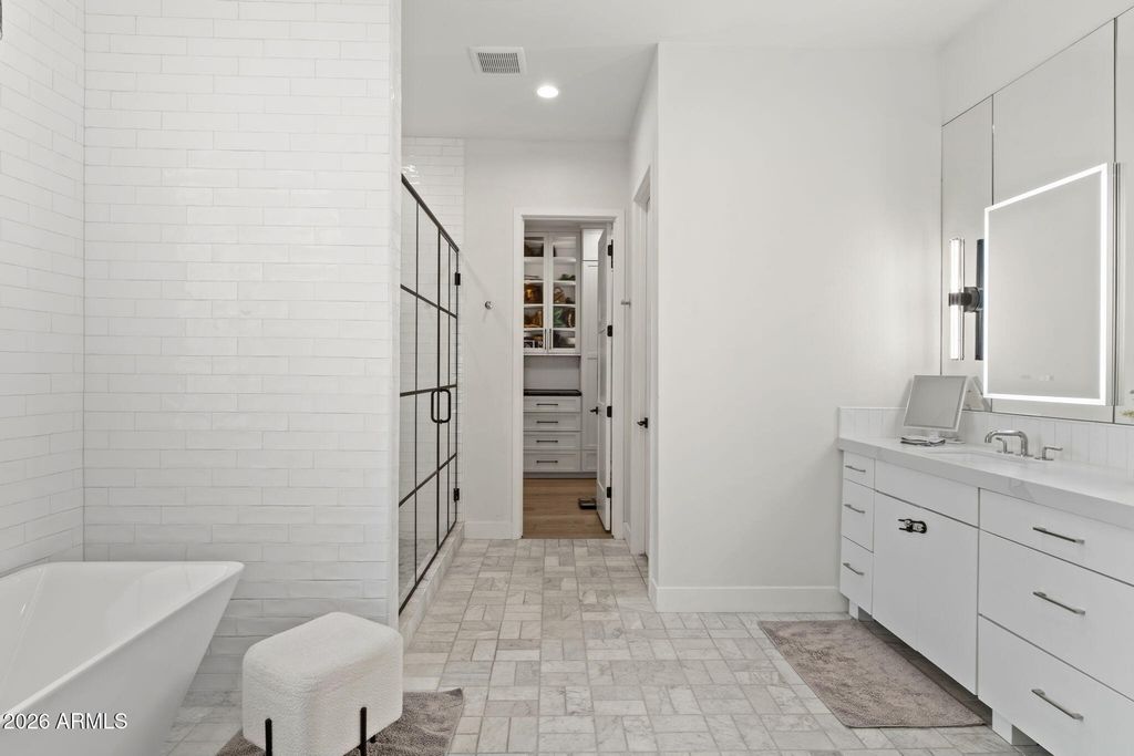 Image 20 of property listing at 8409 N DILLER GROVE Lane, Phoenix, AZ 85021