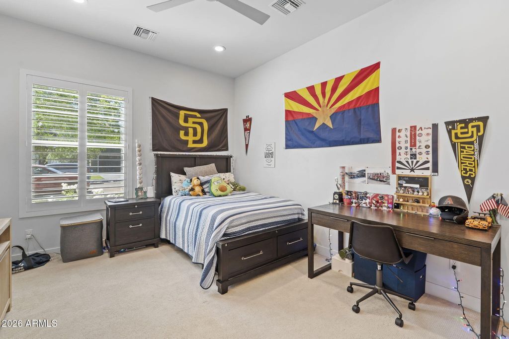 Image 25 of property listing at 8409 N DILLER GROVE Lane, Phoenix, AZ 85021