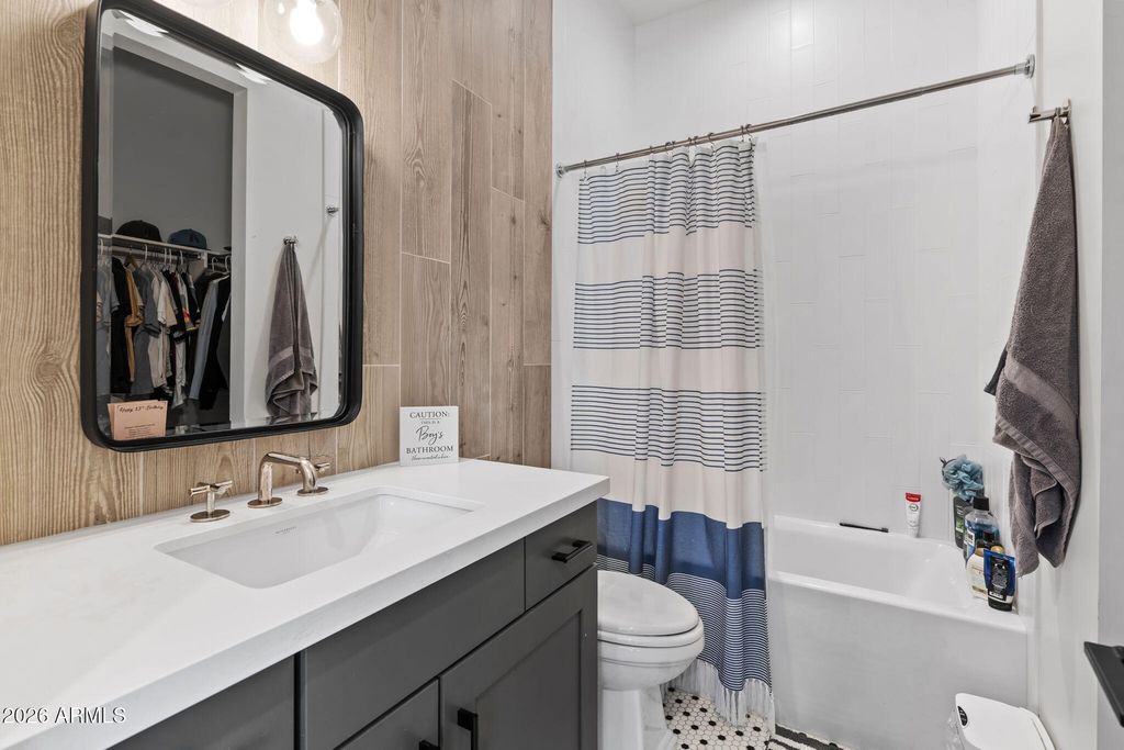 Image 26 of property listing at 8409 N DILLER GROVE Lane, Phoenix, AZ 85021