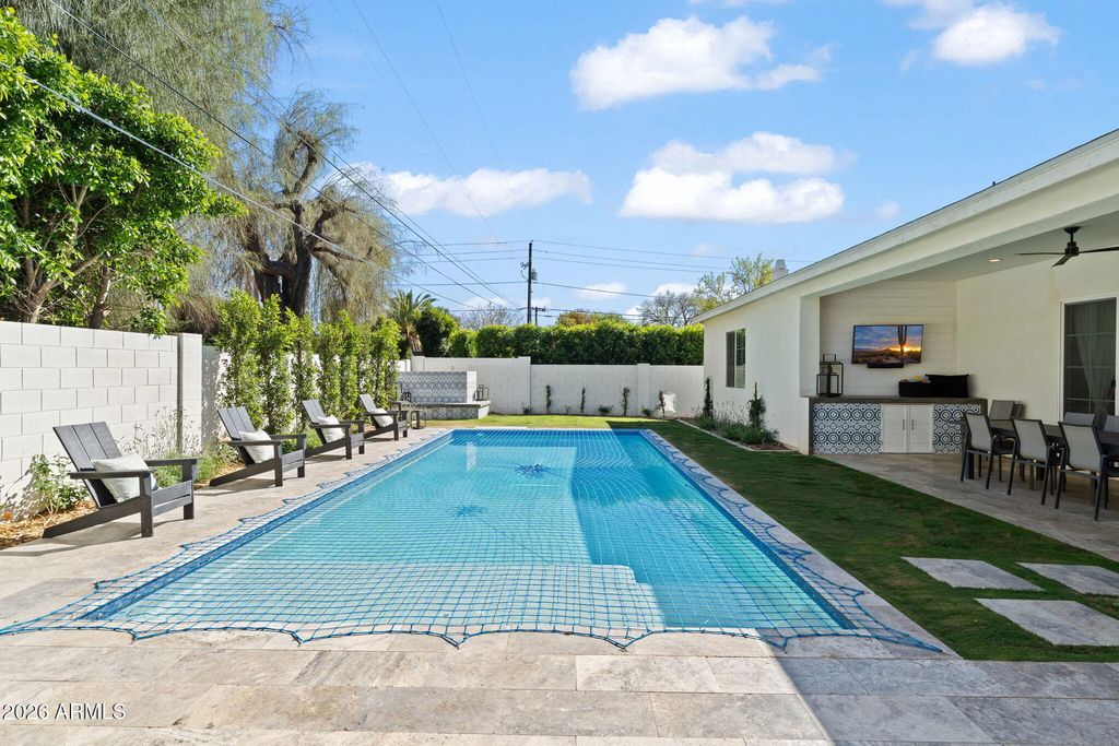 Image 3 of property listing at 8409 N DILLER GROVE Lane, Phoenix, AZ 85021