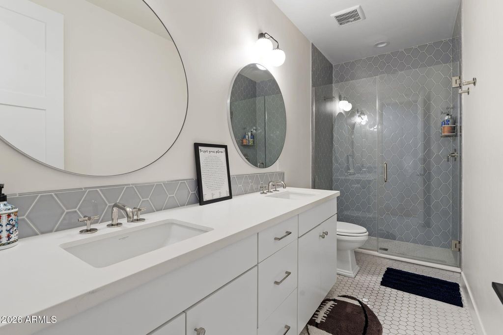 Image 34 of property listing at 8409 N DILLER GROVE Lane, Phoenix, AZ 85021