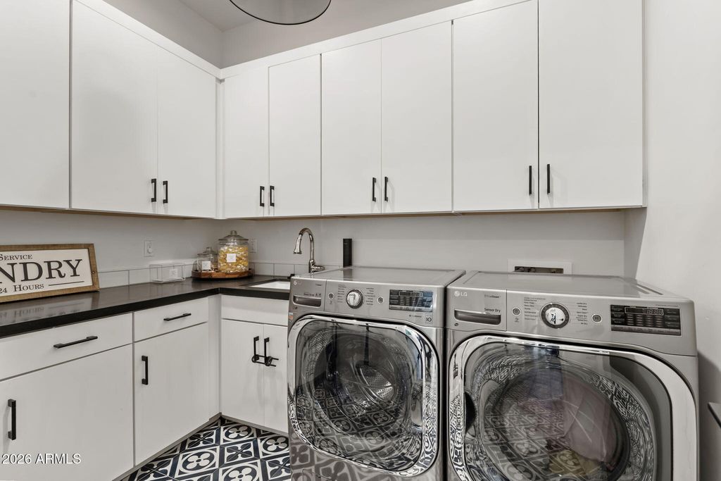 Image 36 of property listing at 8409 N DILLER GROVE Lane, Phoenix, AZ 85021