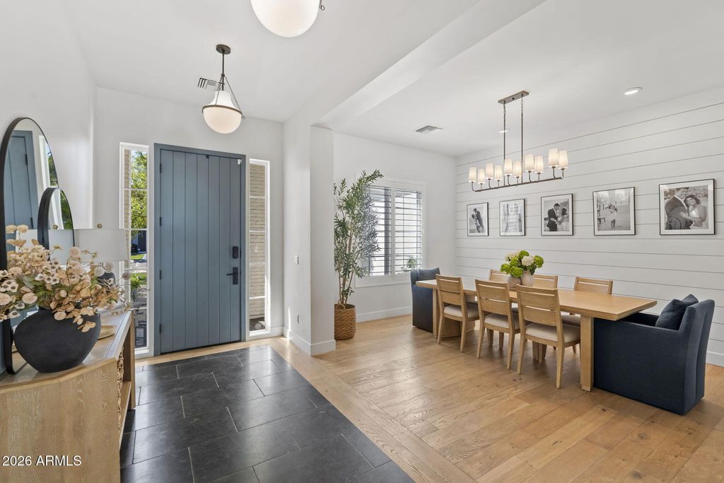 Image 6 of property listing at 8409 N DILLER GROVE Lane, Phoenix, AZ 85021