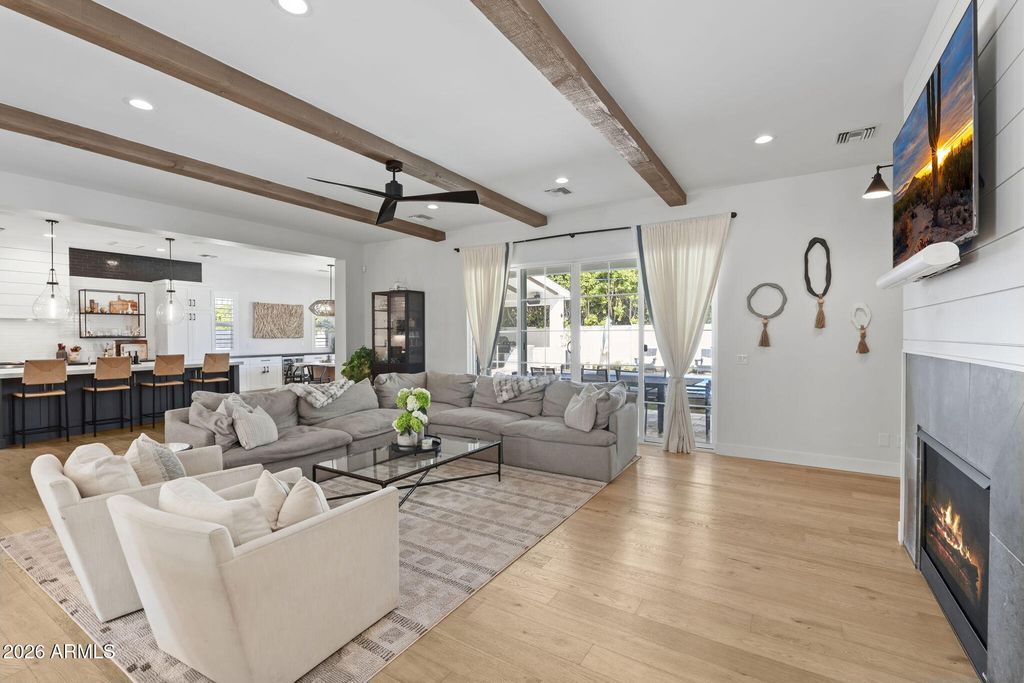 Image 9 of property listing at 8409 N DILLER GROVE Lane, Phoenix, AZ 85021