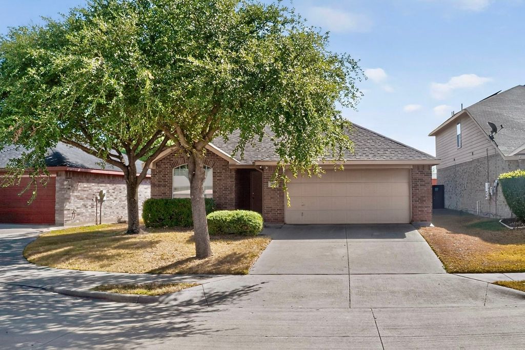 2954 Cowboy Drive, Dallas, TX 75237 — exterior
