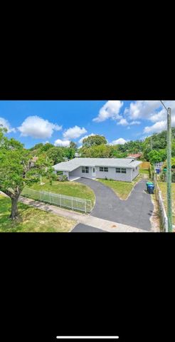 1112 NW 43rd Terrace, Lauderhill, FL 33313