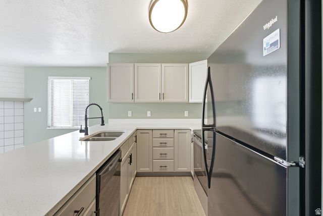 9217 S JEFFERSON CV, Sandy, UT 84070