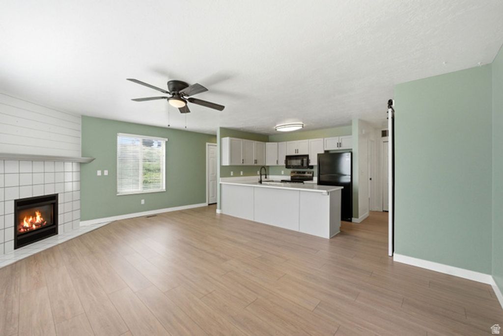 9217 S JEFFERSON CV, Sandy, UT 84070