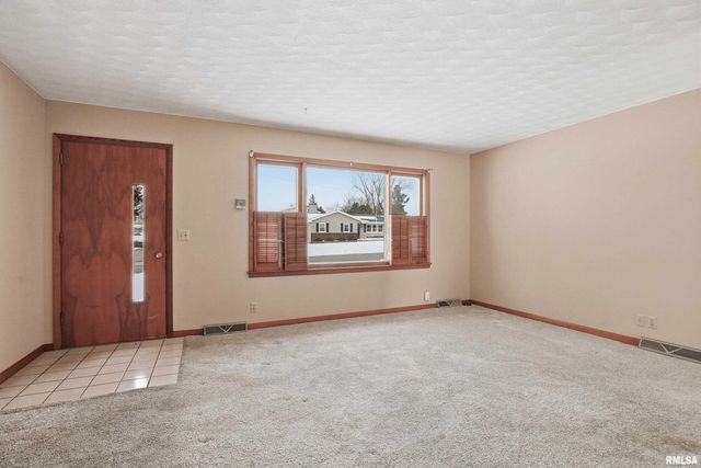 1103 15TH Street, De Witt, IA 52742