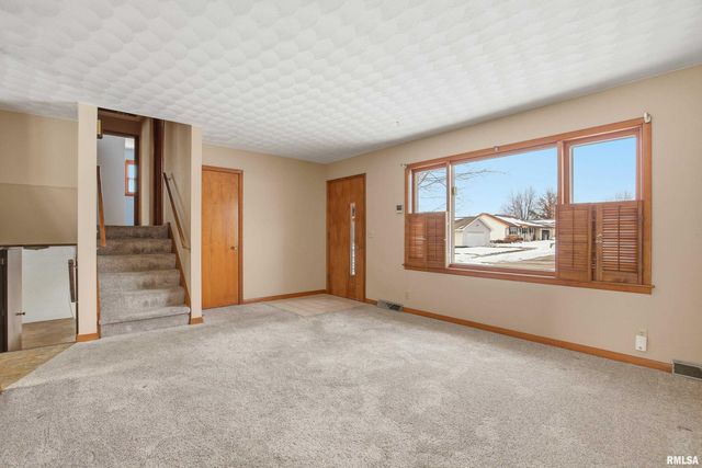 1103 15TH Street, De Witt, IA 52742