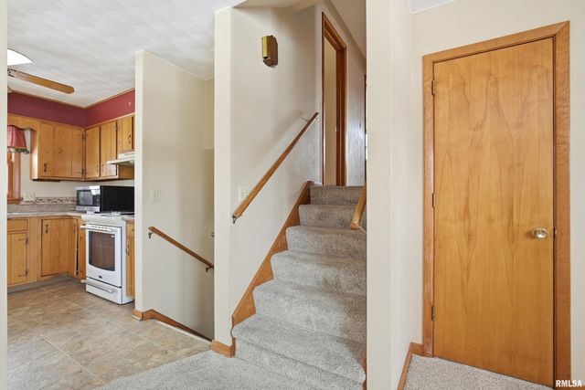 1103 15TH Street, De Witt, IA 52742