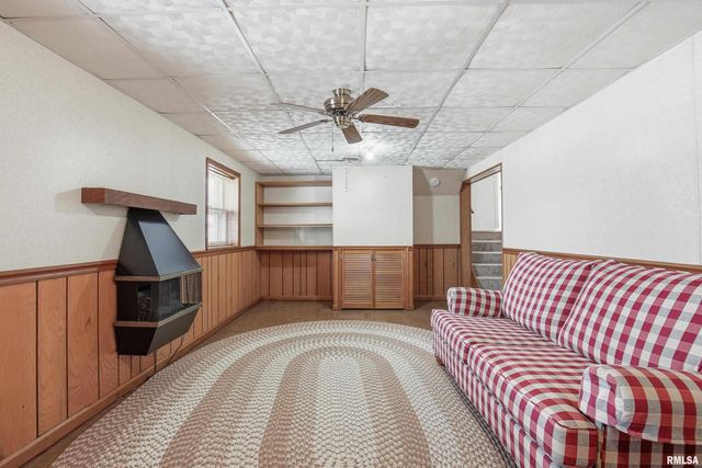 1103 15TH Street, De Witt, IA 52742