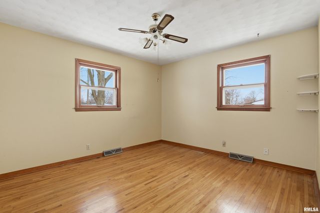 1103 15TH Street, De Witt, IA 52742