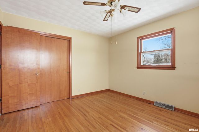 1103 15TH Street, De Witt, IA 52742