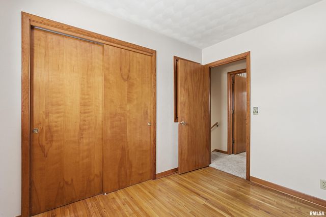 1103 15TH Street, De Witt, IA 52742