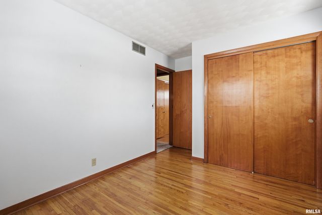 1103 15TH Street, De Witt, IA 52742