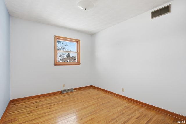 1103 15TH Street, De Witt, IA 52742