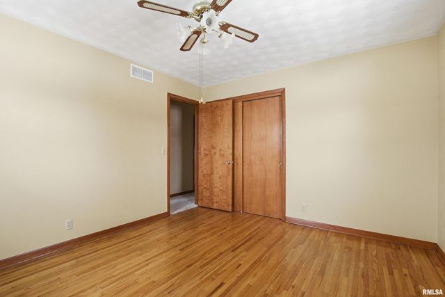 1103 15TH Street, De Witt, IA 52742