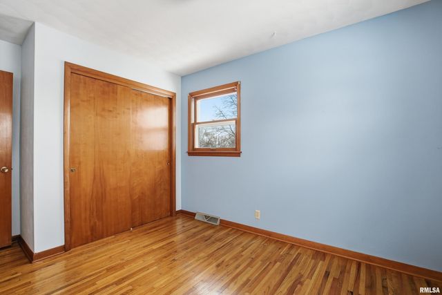 1103 15TH Street, De Witt, IA 52742