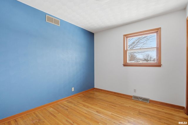 1103 15TH Street, De Witt, IA 52742