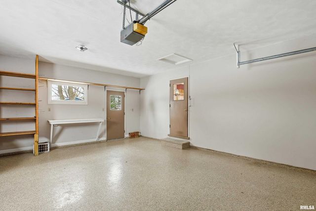 1103 15TH Street, De Witt, IA 52742