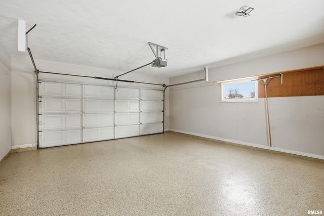 1103 15TH Street, De Witt, IA 52742