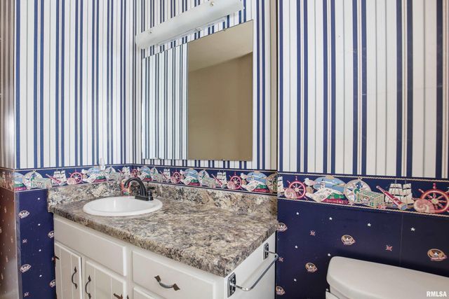 1103 15TH Street, De Witt, IA 52742