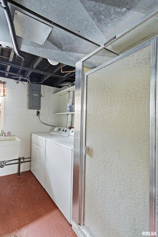 1103 15TH Street, De Witt, IA 52742