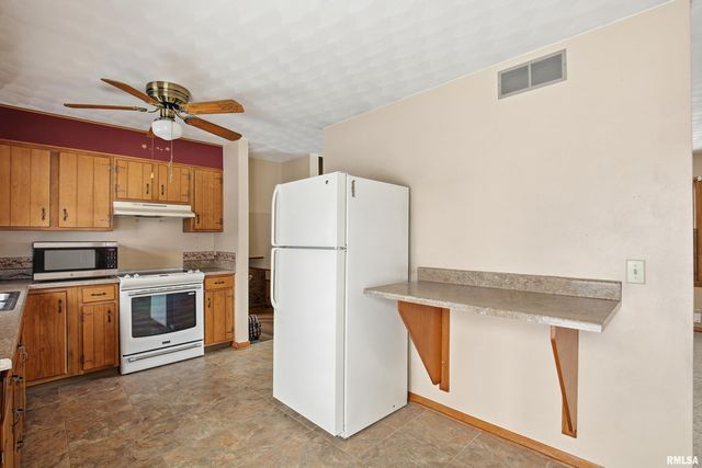 1103 15TH Street, De Witt, IA 52742