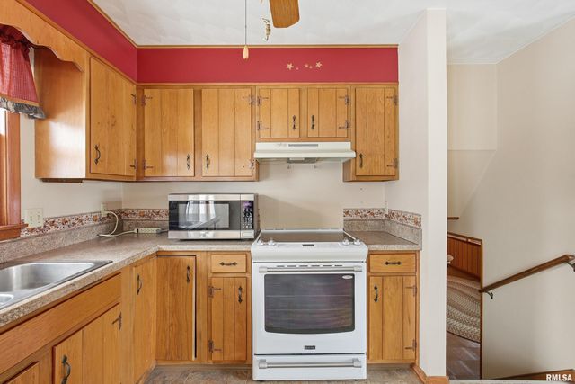 1103 15TH Street, De Witt, IA 52742