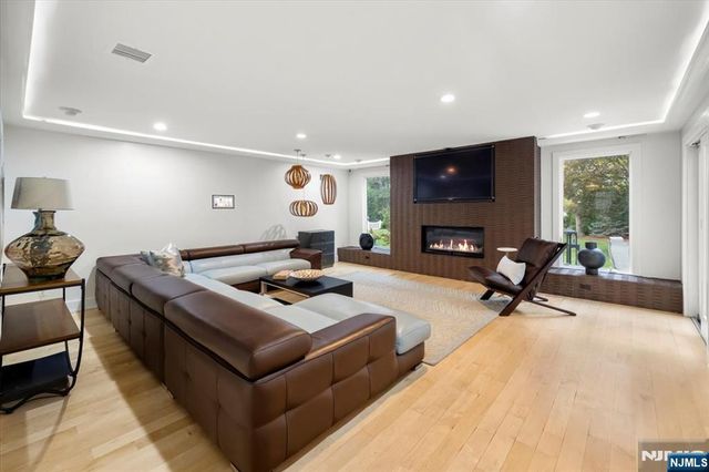 827 Alden Road, Paramus, NJ 07652