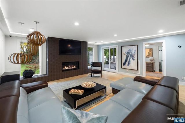 827 Alden Road, Paramus, NJ 07652