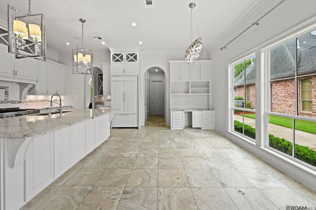 18642 Santa Maria Dr, Baton Rouge, LA 70809