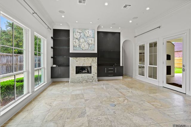 18642 Santa Maria Dr, Baton Rouge, LA 70809