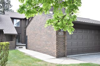 2073 Bordeaux Street, West Bloomfield Charter Township, MI 48323