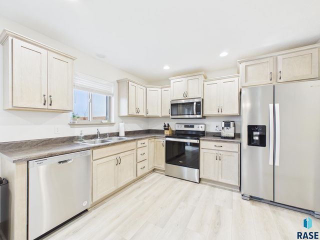 2817 S Lana Dr Drive, Sioux Falls, SD 57106