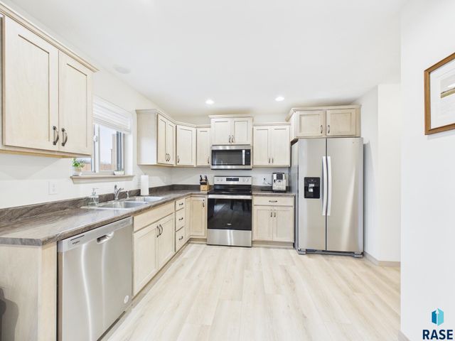 2817 S Lana Dr Drive, Sioux Falls, SD 57106