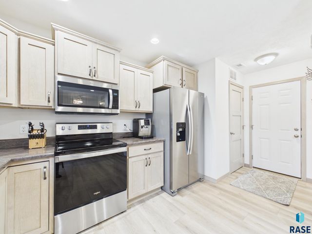 2817 S Lana Dr Drive, Sioux Falls, SD 57106