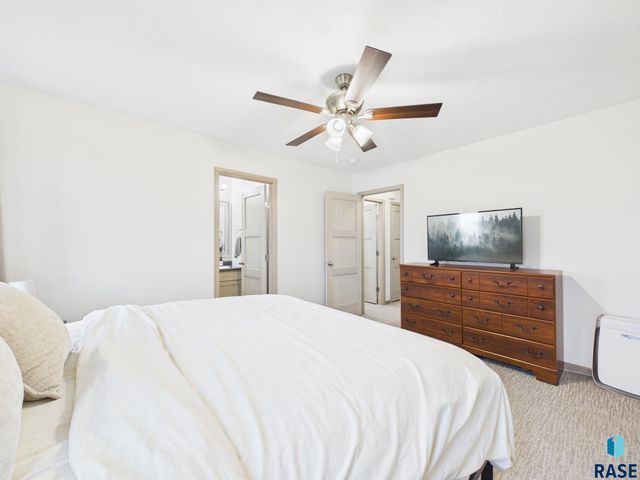 2817 S Lana Dr Drive, Sioux Falls, SD 57106