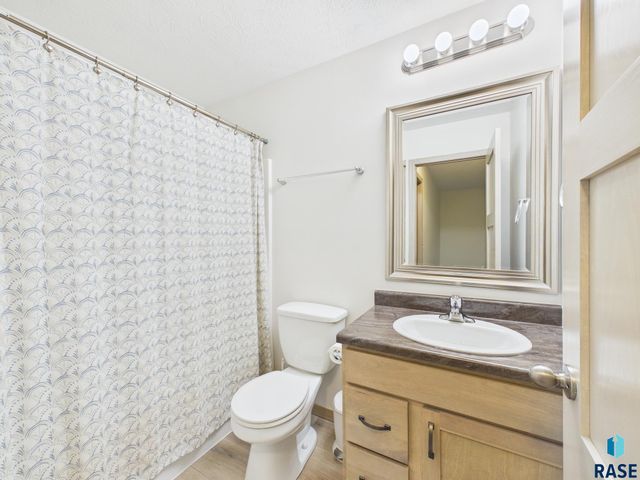 2817 S Lana Dr Drive, Sioux Falls, SD 57106