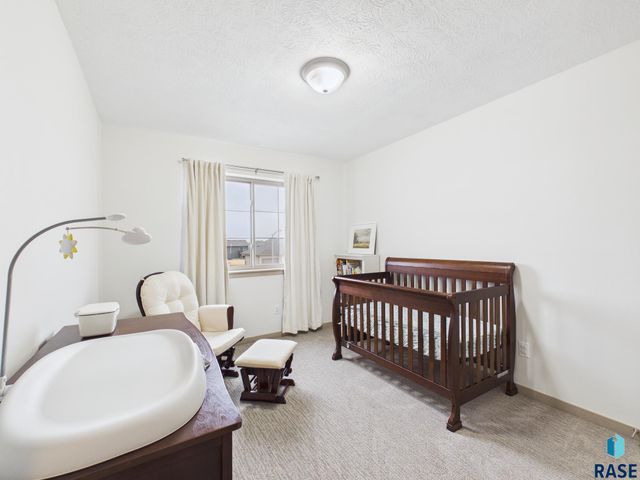 2817 S Lana Dr Drive, Sioux Falls, SD 57106