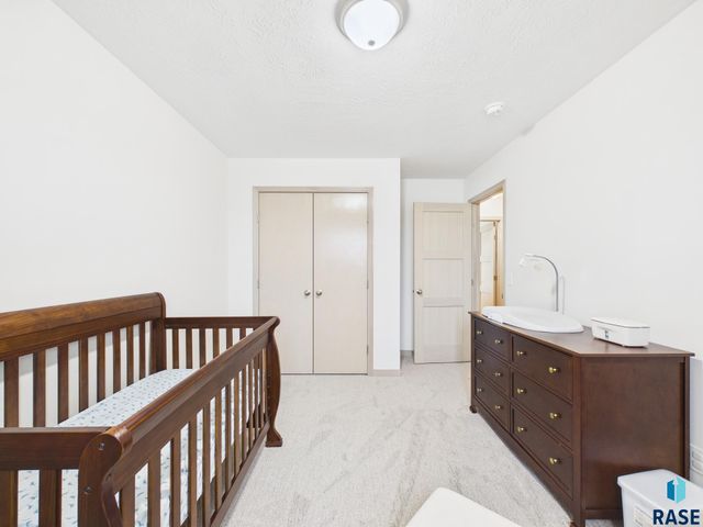 2817 S Lana Dr Drive, Sioux Falls, SD 57106