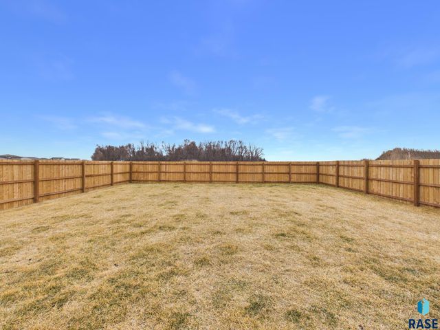 2817 S Lana Dr Drive, Sioux Falls, SD 57106