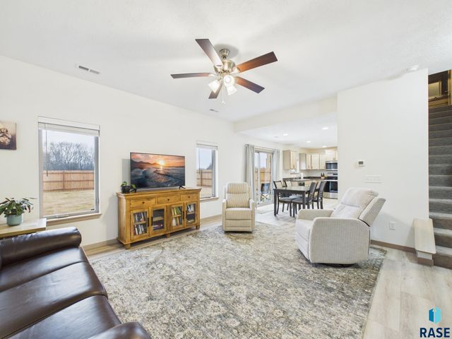 2817 S Lana Dr Drive, Sioux Falls, SD 57106