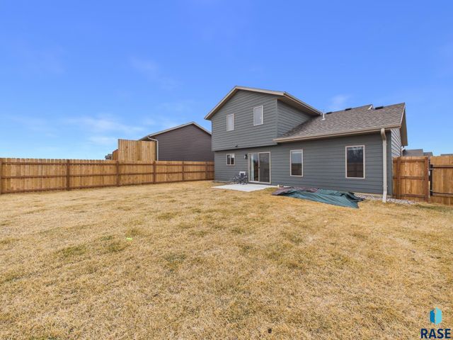 2817 S Lana Dr Drive, Sioux Falls, SD 57106