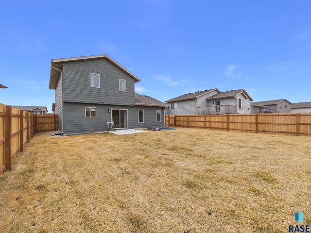 2817 S Lana Dr Drive, Sioux Falls, SD 57106