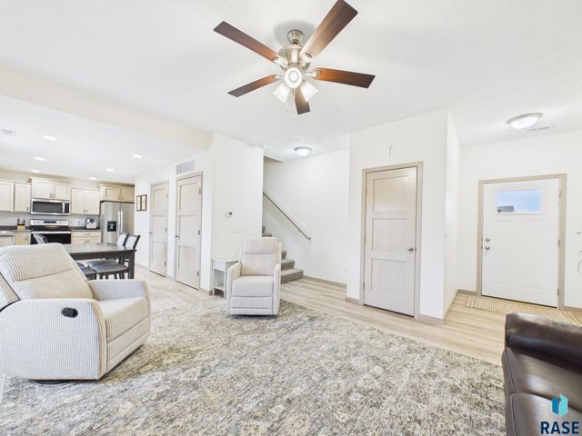 2817 S Lana Dr Drive, Sioux Falls, SD 57106